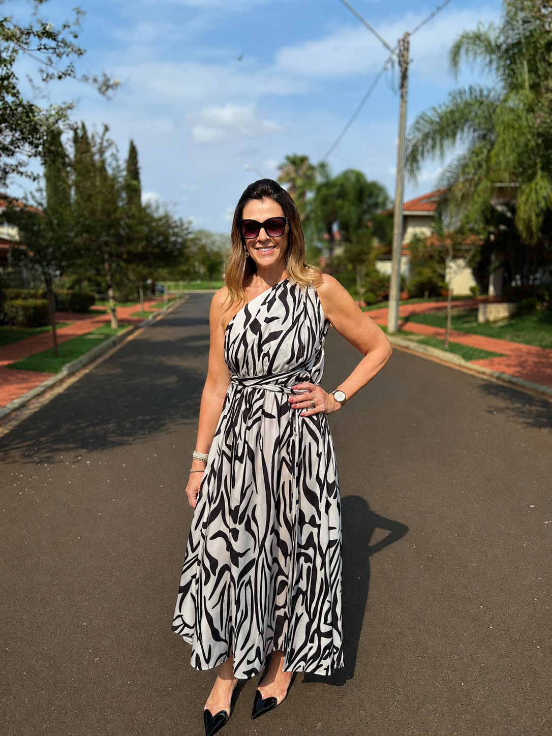 Vestido Mariana Longo Nula Manga e Fenda Frontal