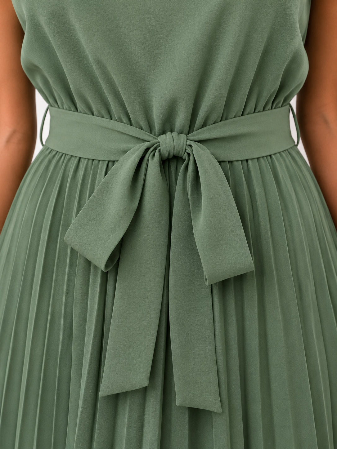 Vestido Camille Midi Plissado Elegância e Sofisticação.