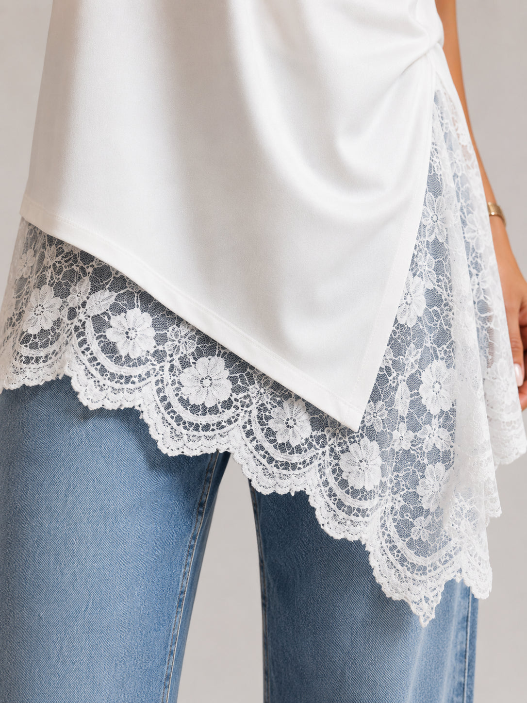 Blusa Adele com Renda Moderna e Delicada