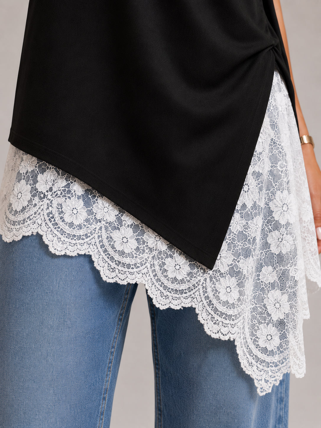 Blusa Adele com Renda Moderna e Delicada