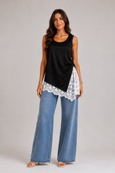 Blusa Adele com Renda Moderna e Delicada